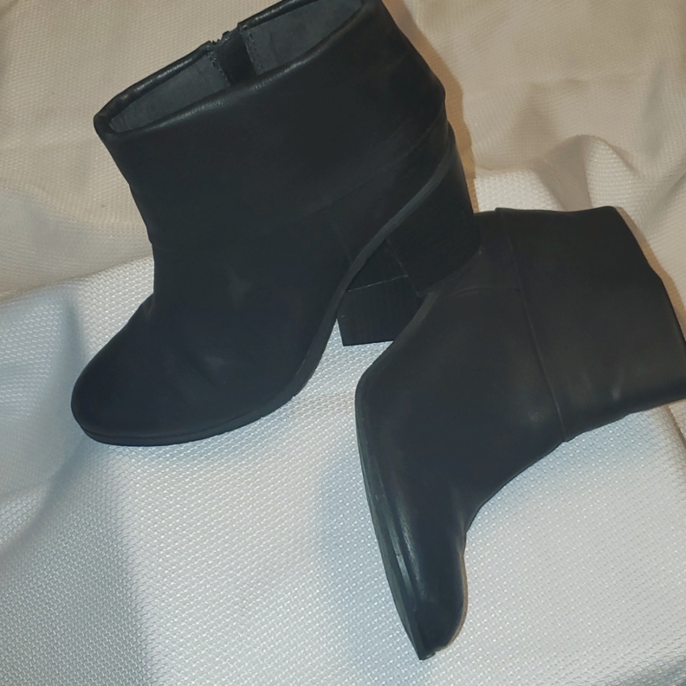 Bc boots sz 8.5 women